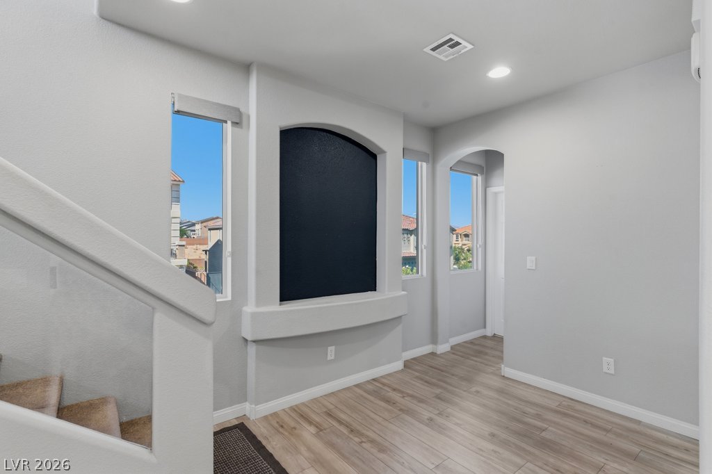 Photo 6 of 52, 5910 W Haleh Avenue
