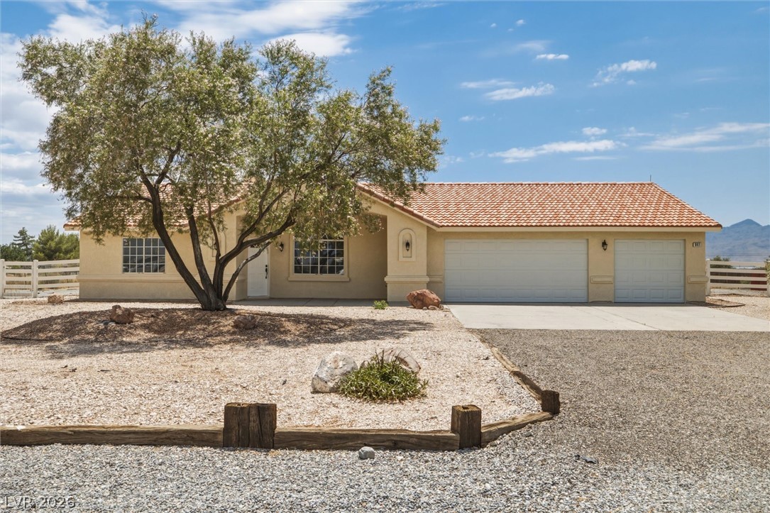 841 E Falcon Street, Pahrump 89048