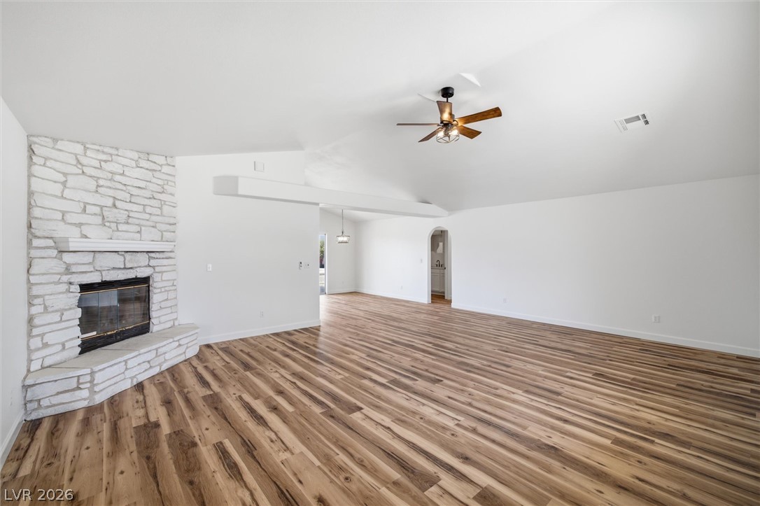 Photo 5 of 841 E Falcon Street
