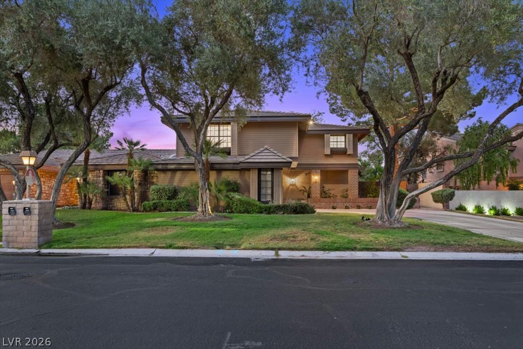 Photo 7 of 44, 820 Pinehurst Drive