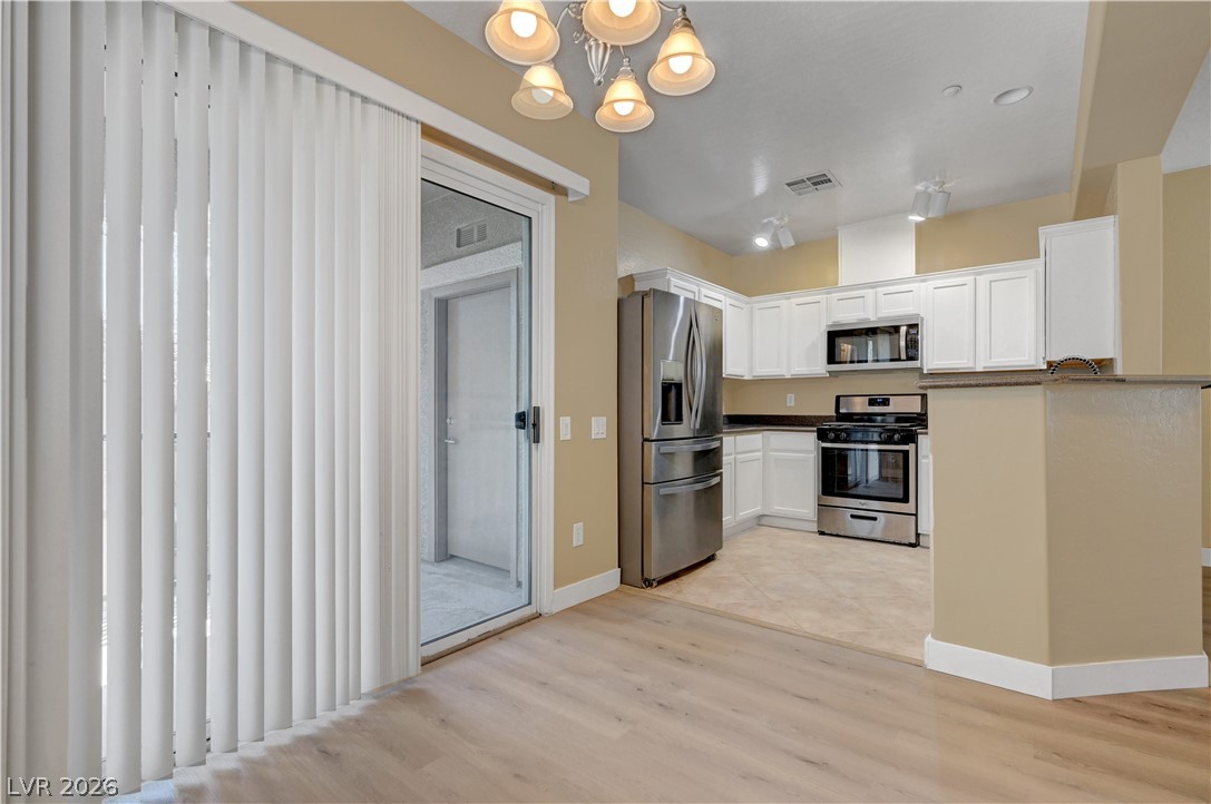Photo 9 of 26, 4685 Apulia Drive #202