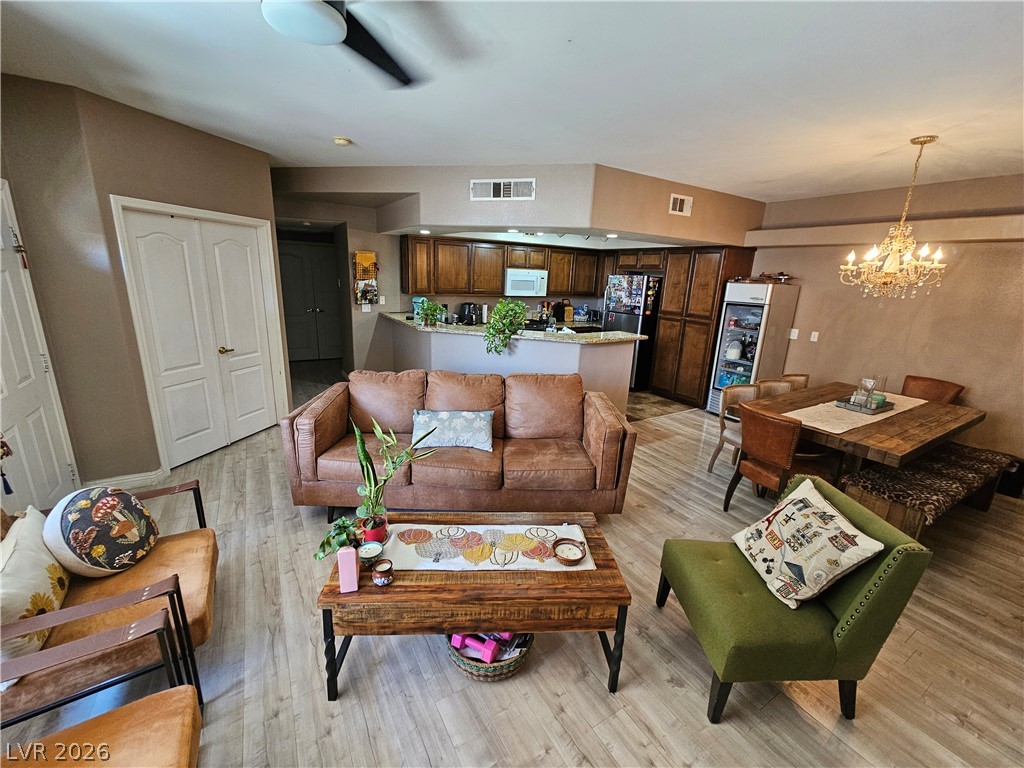 Photo 7 of 26, 6901 Cobre Azul Avenue #102