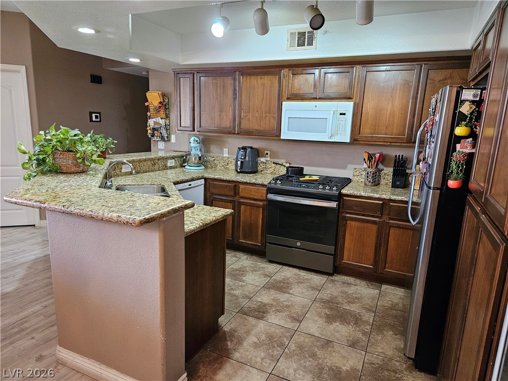 Photo 12 of 26, 6901 Cobre Azul Avenue #102