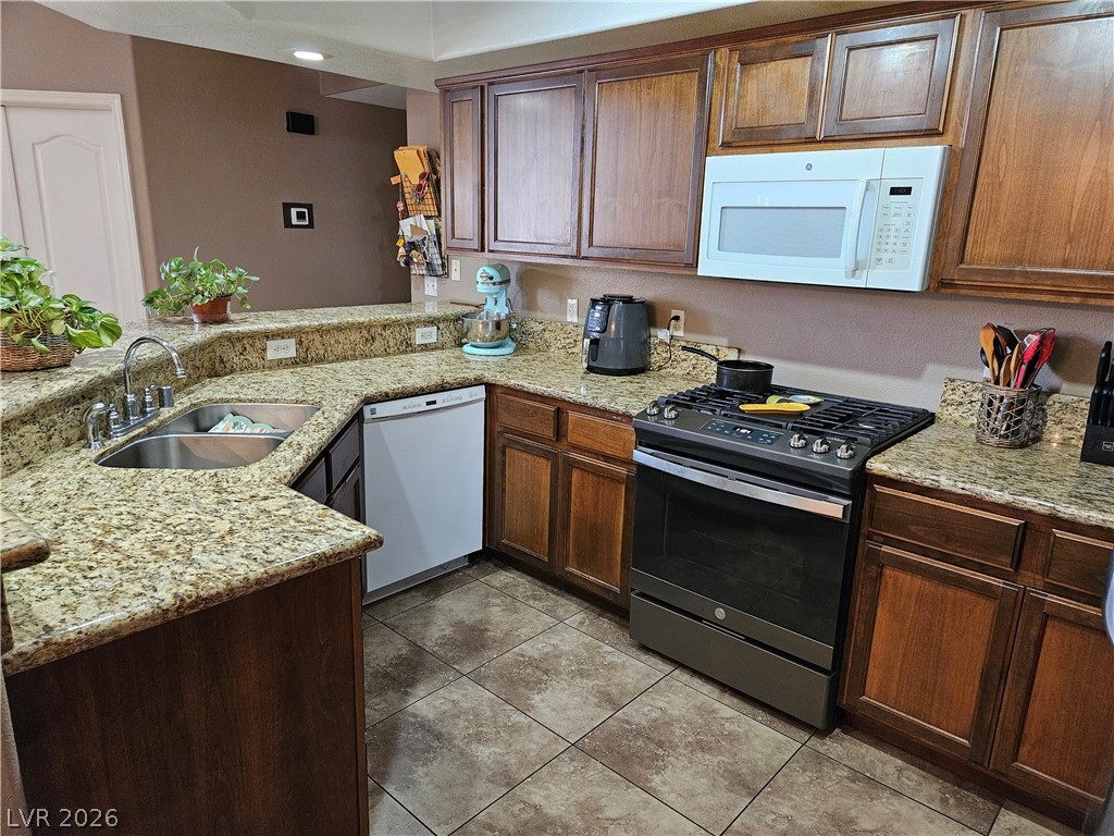Photo 13 of 26, 6901 Cobre Azul Avenue #102