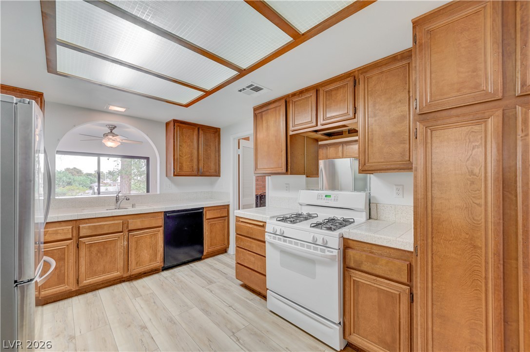 Photo 16 of 47, 2775 Durness Court