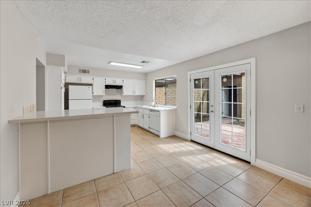 Photo 11 of 37, 4669 Kelly Barry Way
