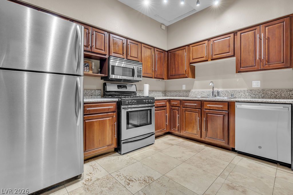 Photo 21 of 38, 2200 S Fort Apache Road #1192