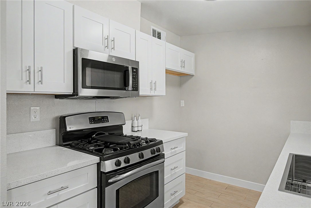 Photo 15 of 45, 1704 James Street
