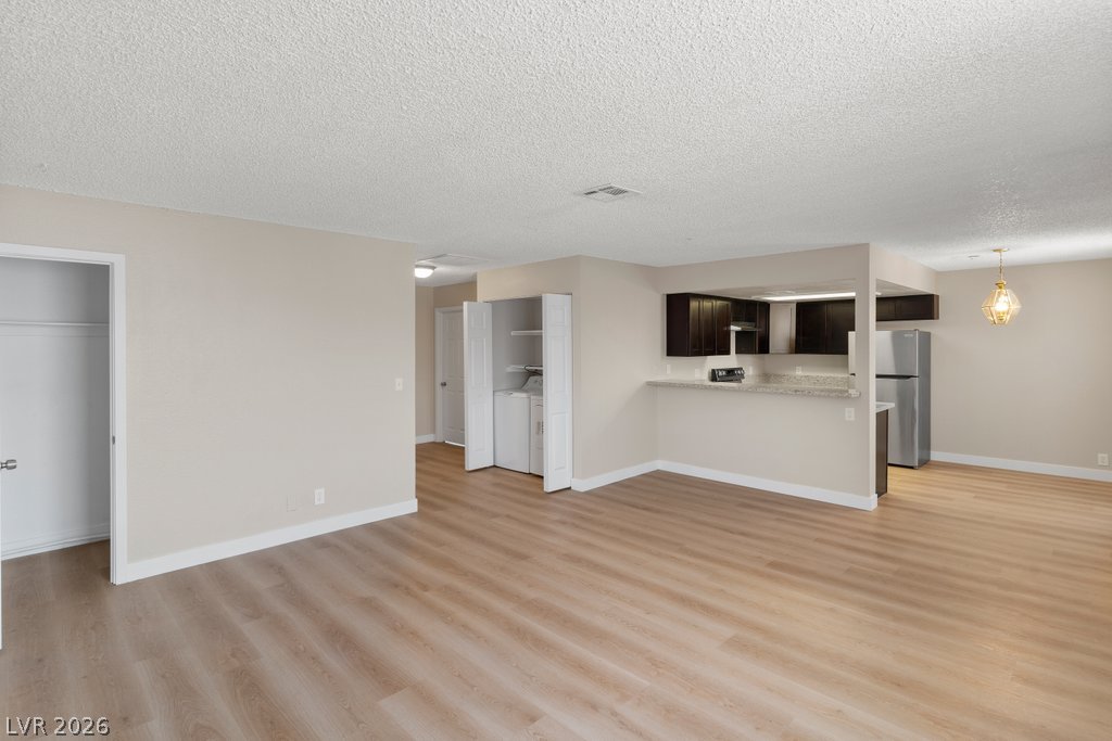 Photo 4 of 4851 E Craig Road