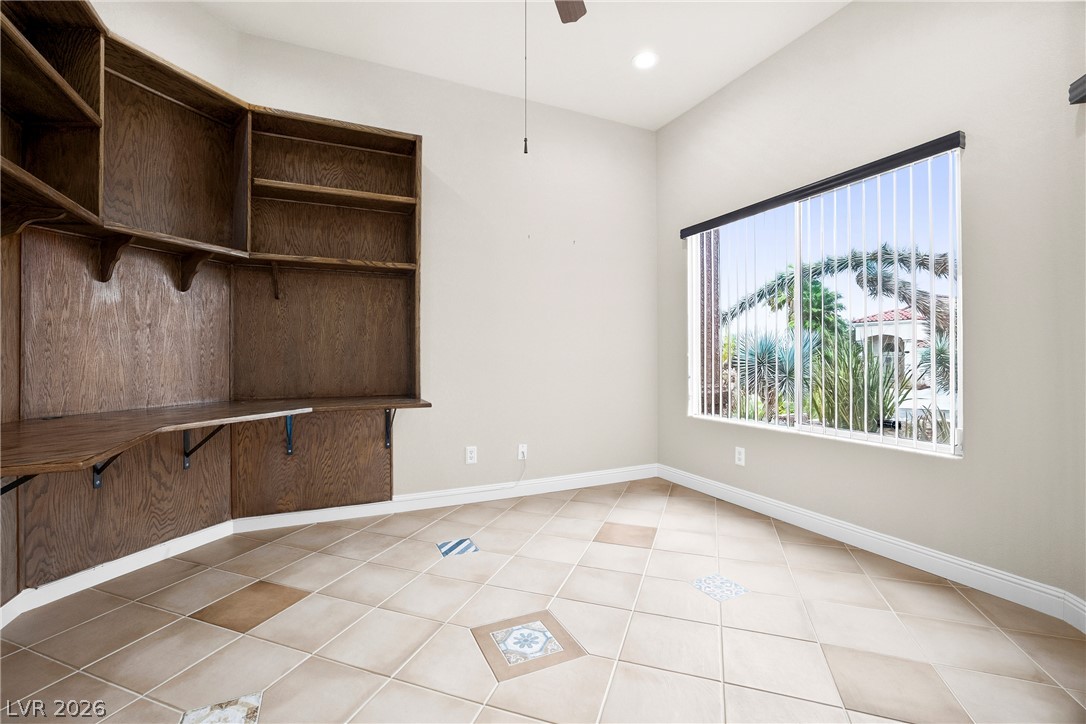 Photo 13 of 41, 824 Sandsprings Street