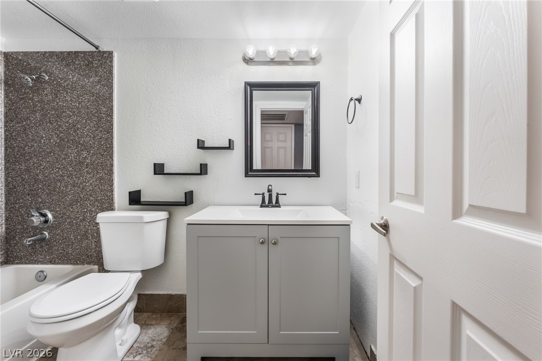 Photo 13 of 19, 2451 N Rainbow Boulevard #1003