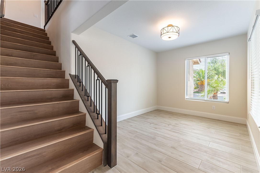 Photo 5 of 11003 Royal Highlands Street