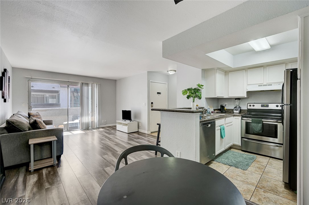 Photo 8 of 21, 1455 E Katie Avenue #D11