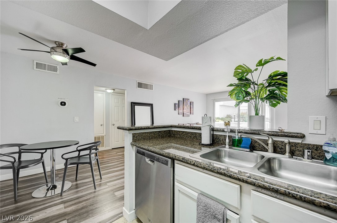Photo 12 of 21, 1455 E Katie Avenue #D11