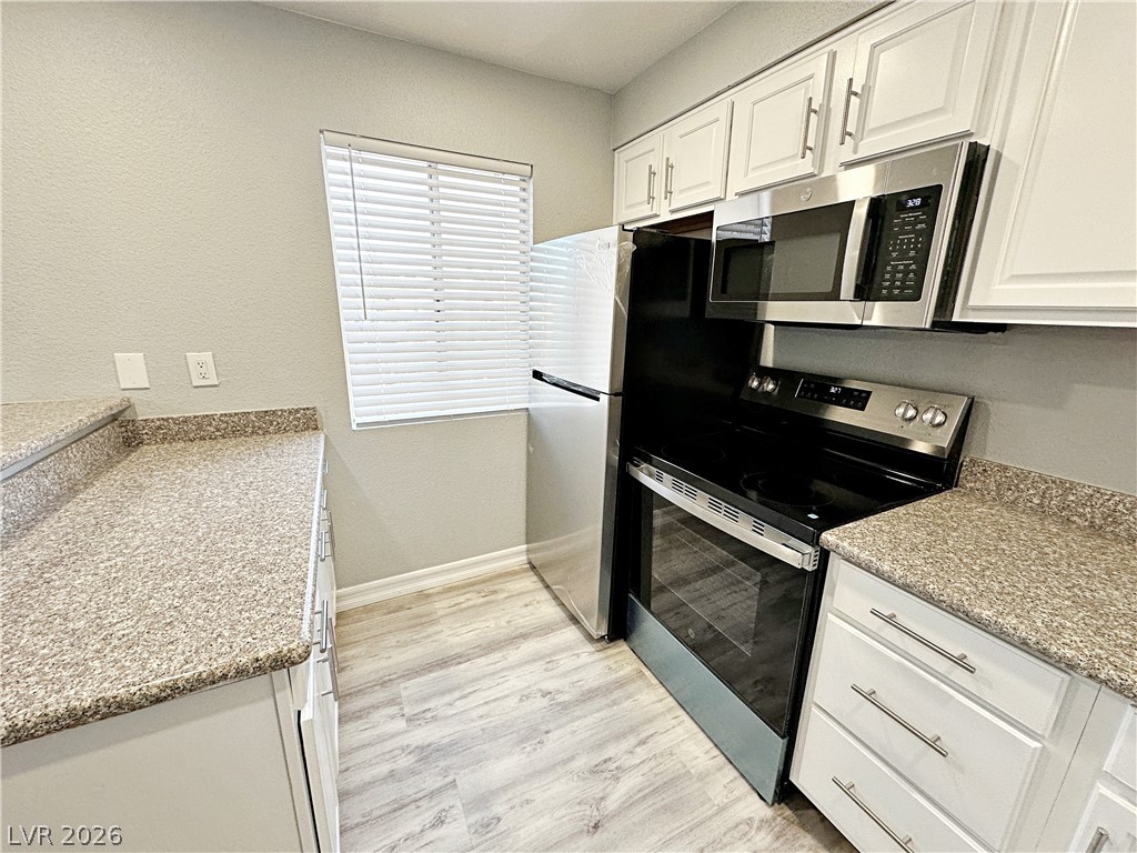 Photo 11 of 32, 5080 Indian River Drive #400