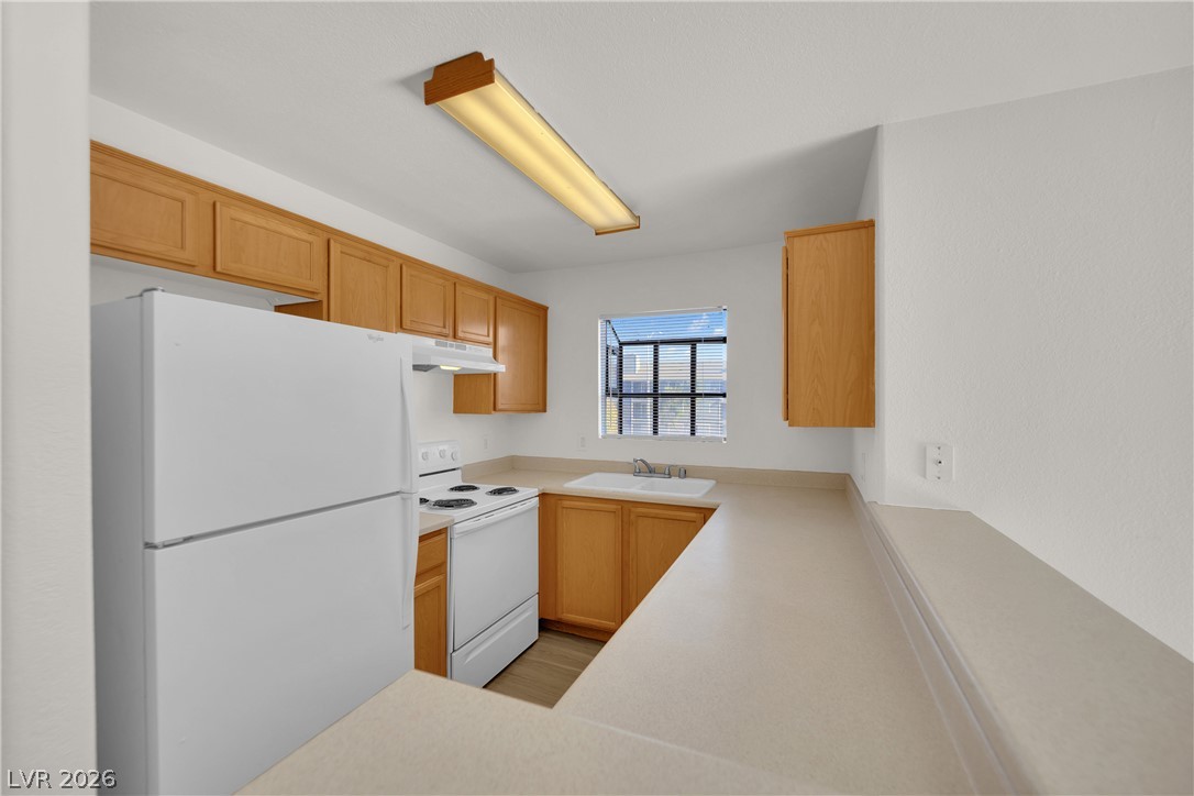 Photo 13 of 32, 2985 Juniper Hills Boulevard #202