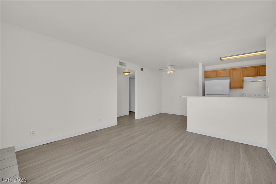 Photo 8 of 32, 2985 Juniper Hills Boulevard #202