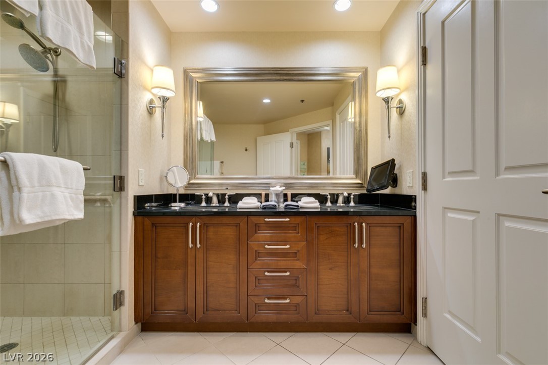Photo 28 of 44, 145 E HARMON Avenue #2015