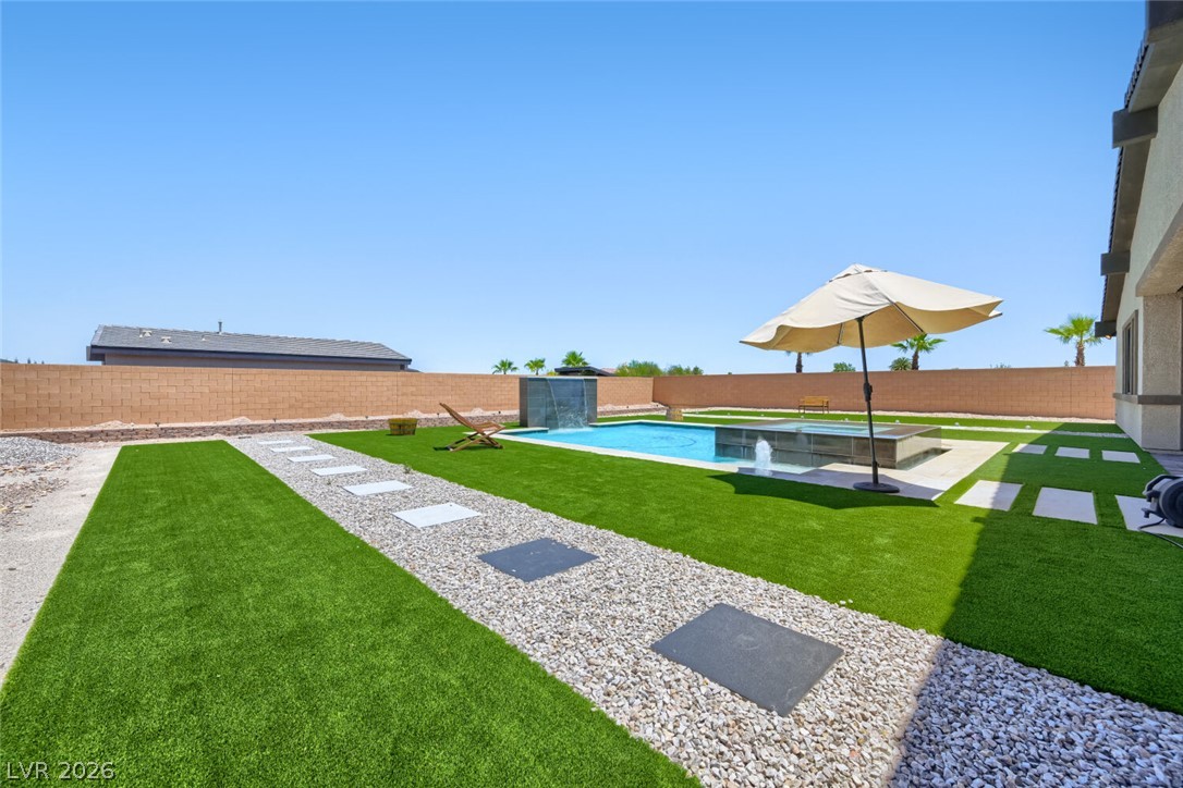 Photo 11 of 49, 8310 W Camero Avenue