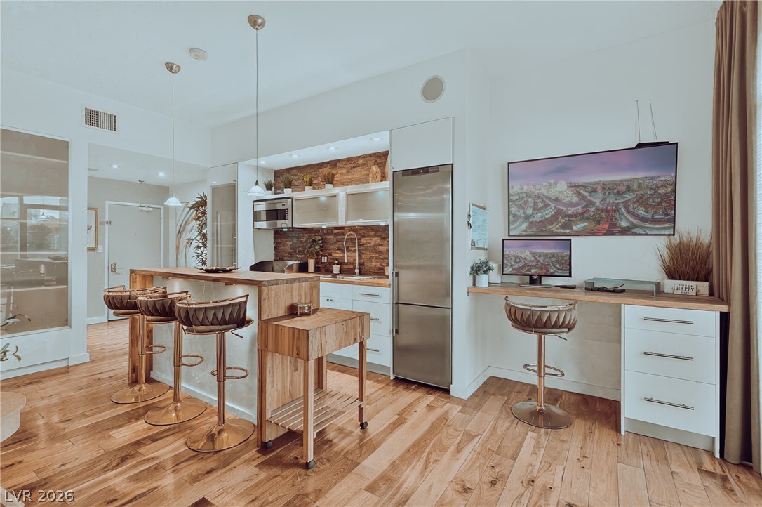 Photo 19 of 33, 3111 Bel Air Drive #202