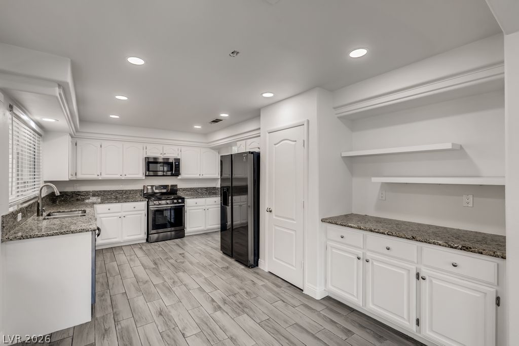 Photo 11 of 31, 1601 Vespertina Court