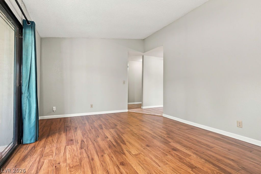 Photo 6 of 23, 1305 Jackson Avenue