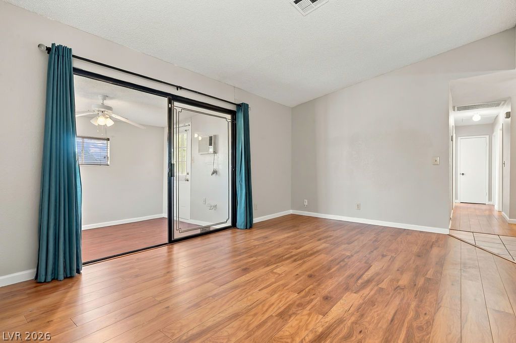 Photo 7 of 23, 1305 Jackson Avenue