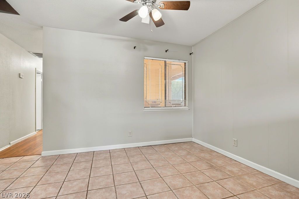 Photo 11 of 23, 1305 Jackson Avenue
