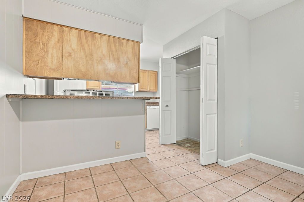 Photo 12 of 23, 1305 Jackson Avenue