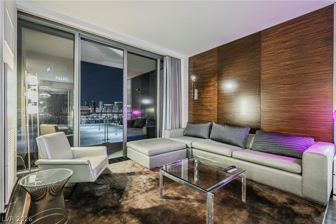 Photo 15 of 50, 4381 W Flamingo Road #912