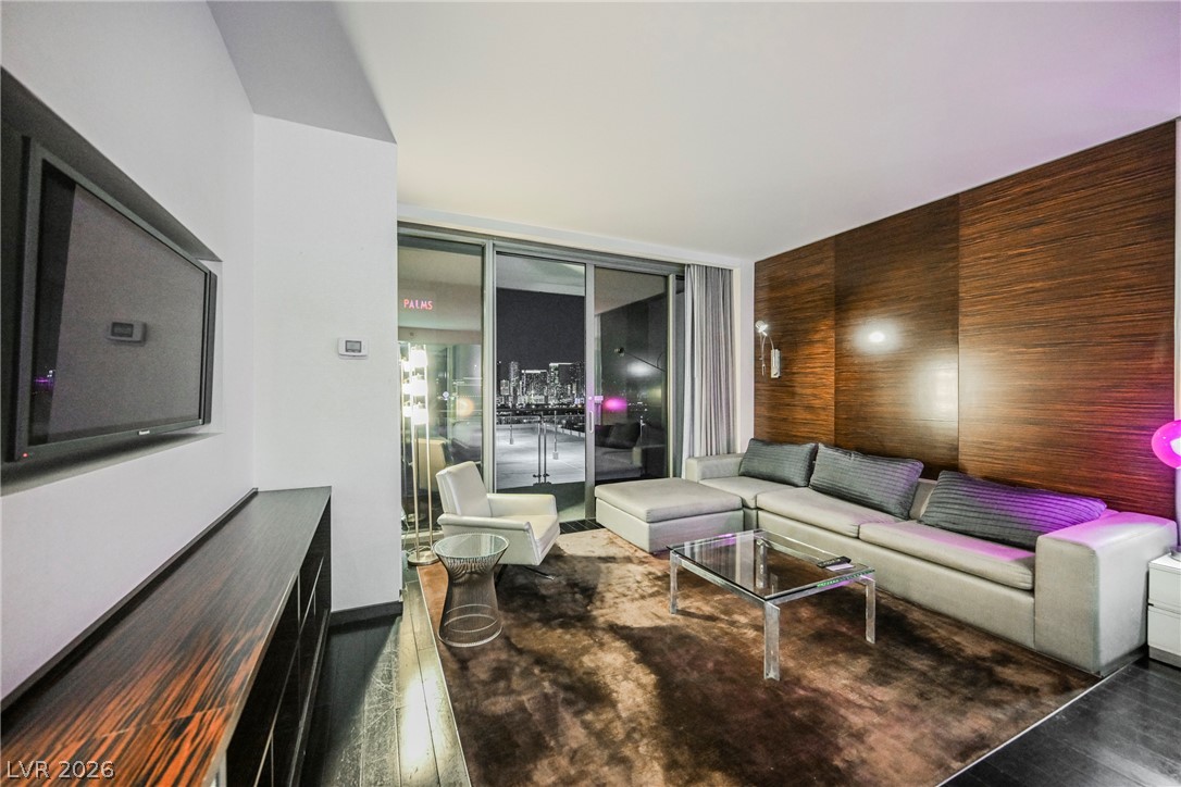 Photo 16 of 50, 4381 W Flamingo Road #912