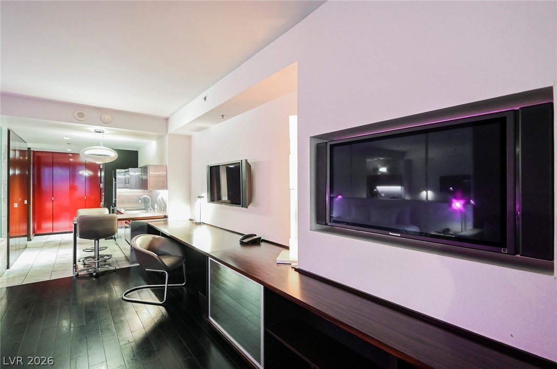 Photo 13 of 31, 4381 W Flamingo Road #3008