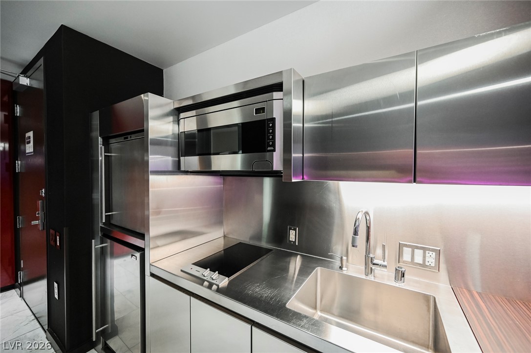 Photo 15 of 31, 4381 W Flamingo Road #3008