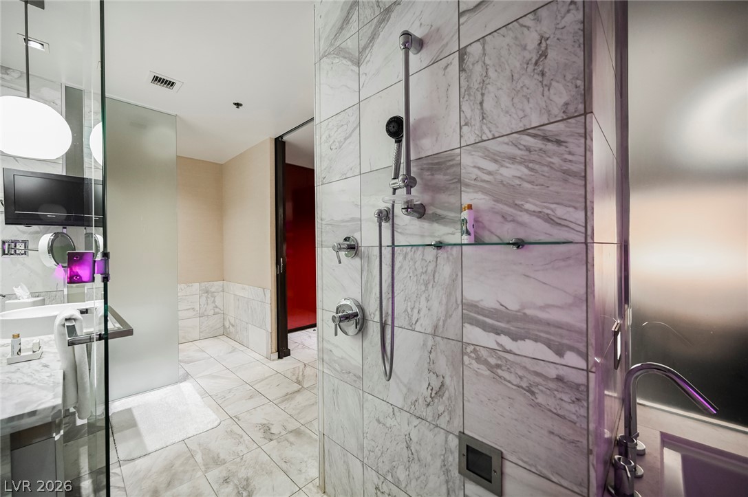 Photo 27 of 31, 4381 W Flamingo Road #3008