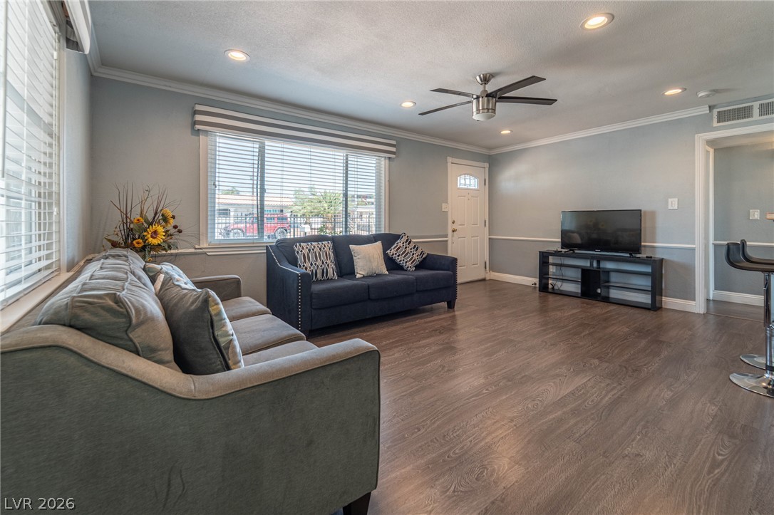 Photo 5 of 2101 Santa Paula Drive