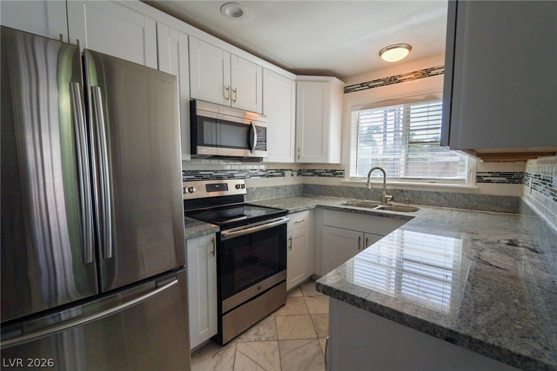 Photo 10 of 33, 2101 Santa Paula Drive