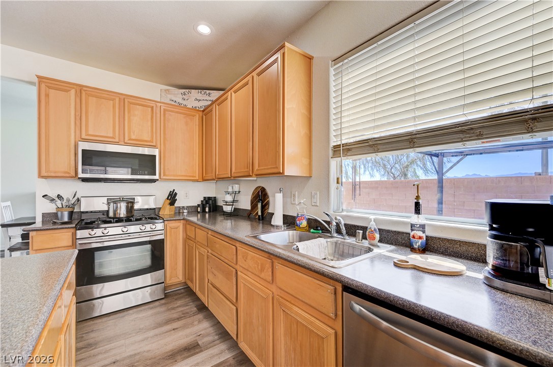Photo 13 of 48, 6105 Glenborough Street