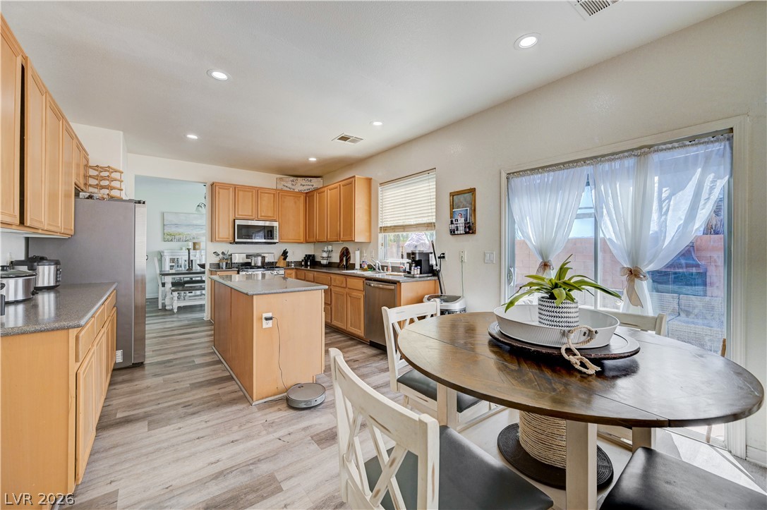 Photo 15 of 48, 6105 Glenborough Street