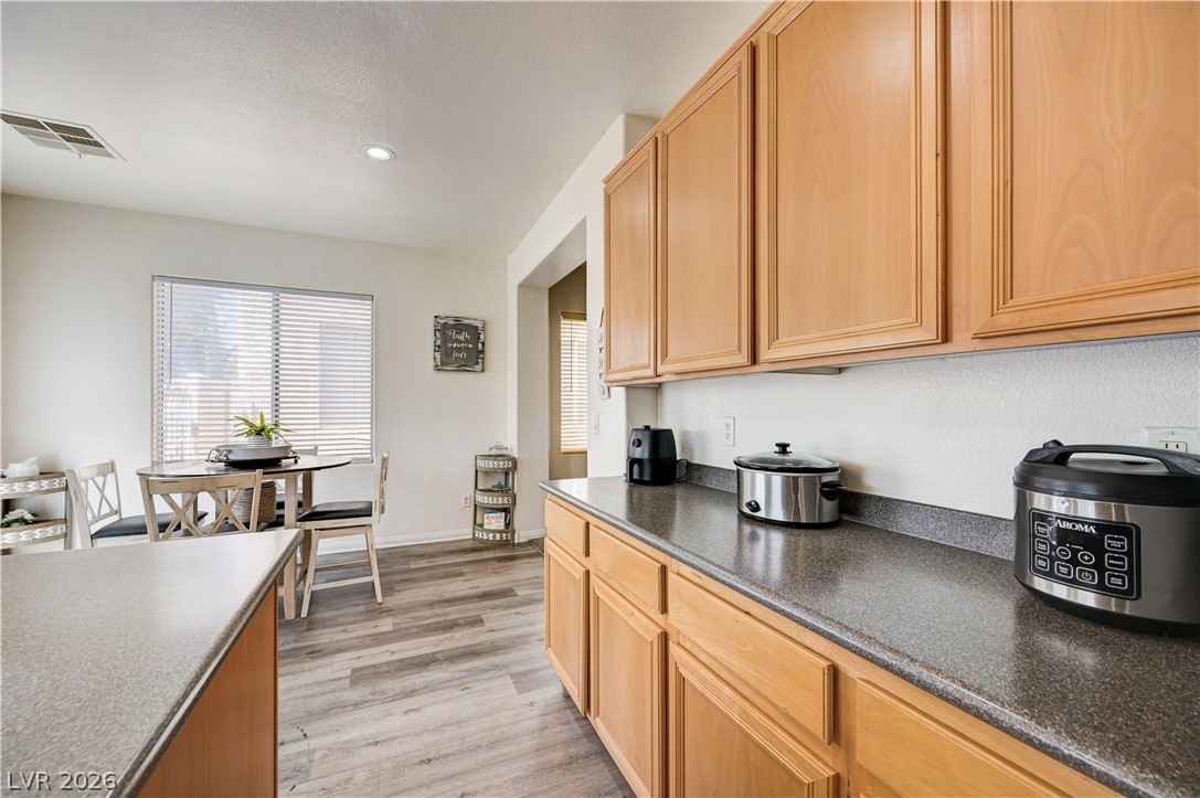 Photo 10 of 48, 6105 Glenborough Street