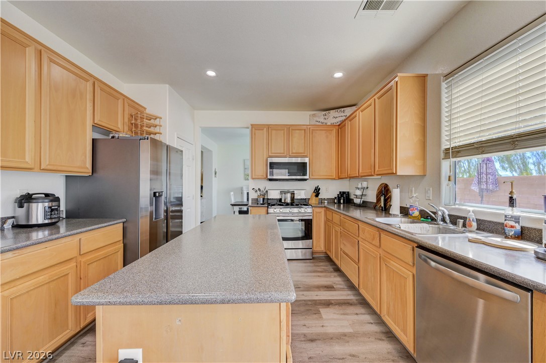 Photo 11 of 48, 6105 Glenborough Street