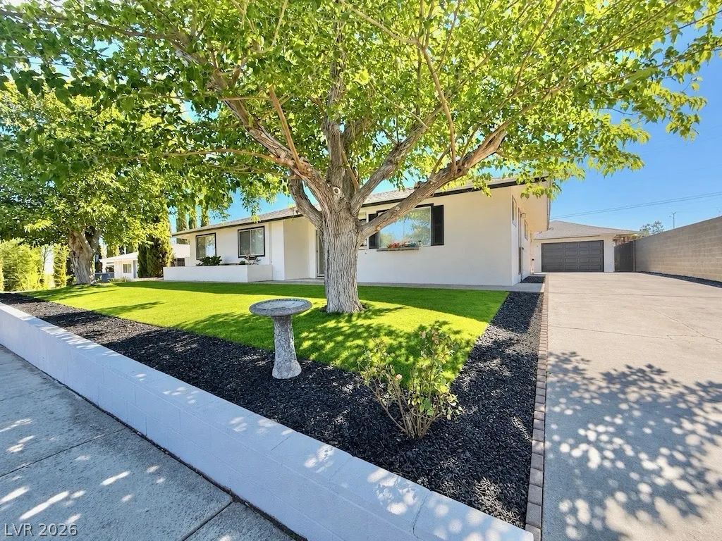 Photo 3 of 608 Bryant Court