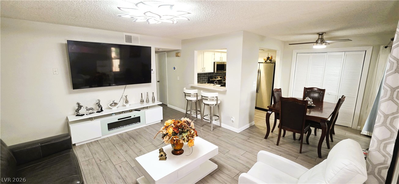 Photo 8 of 28, 6117 W Oakey Boulevard #A