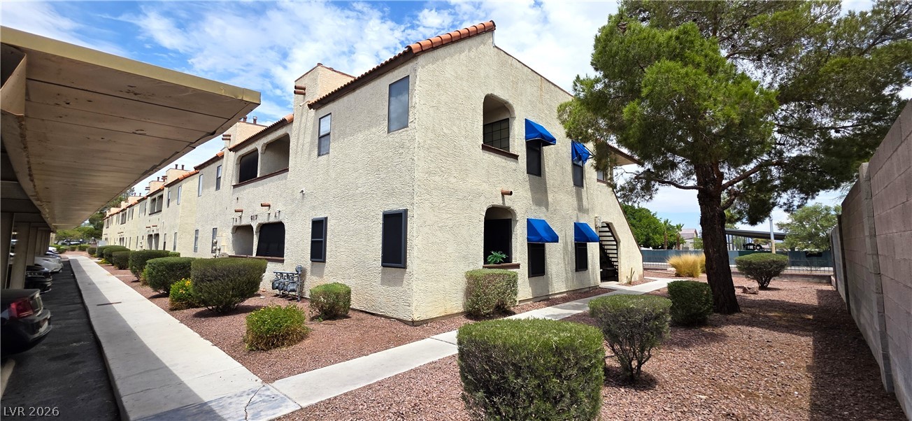 Photo 24 of 28, 6117 W Oakey Boulevard #A