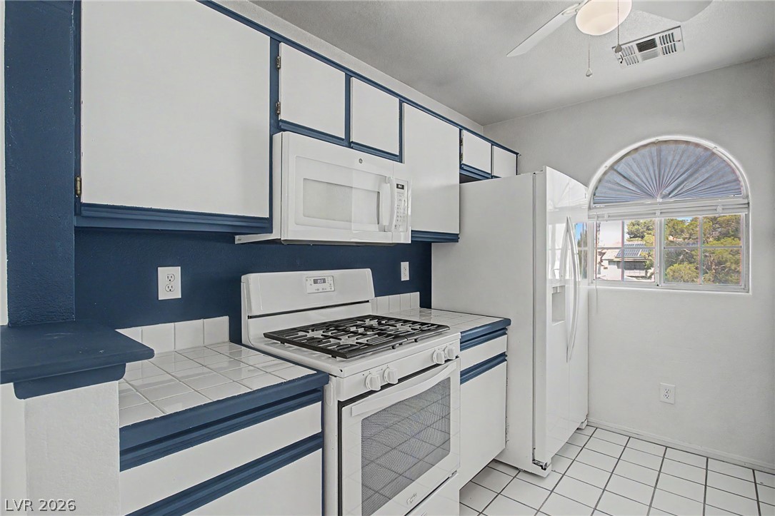 Photo 13 of 35, 6800 Elm Creek Drive #202