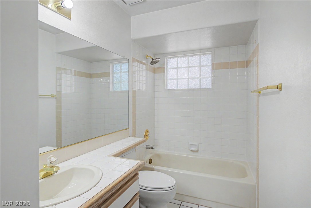 Photo 19 of 35, 6800 Elm Creek Drive #202