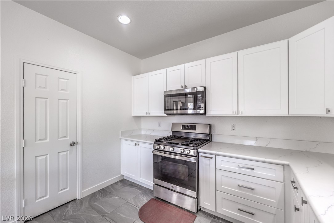 Photo 14 of 40, 920 Gary Carmena Avenue