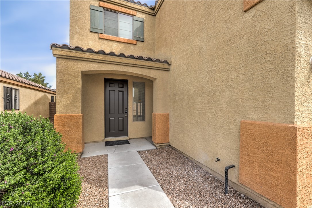 Photo 2 of 920 Gary Carmena Avenue