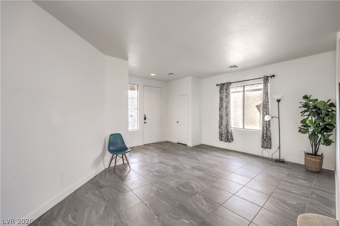 Photo 5 of 920 Gary Carmena Avenue