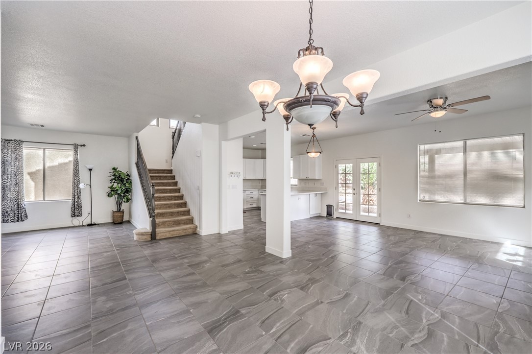 Photo 8 of 40, 920 Gary Carmena Avenue