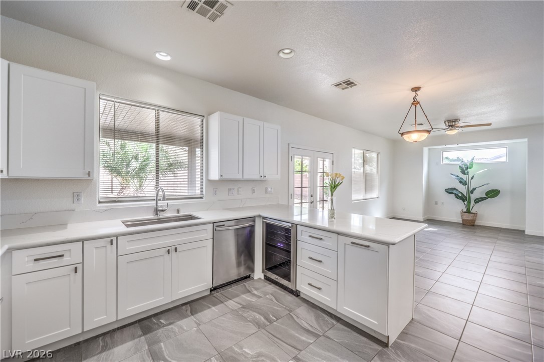 Photo 12 of 40, 920 Gary Carmena Avenue